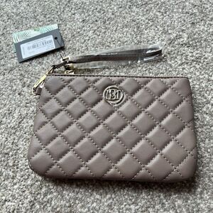 NWT Badgley Mischka Wristlet Quilted Vegan Leather Taupe Gold Zipper Logo